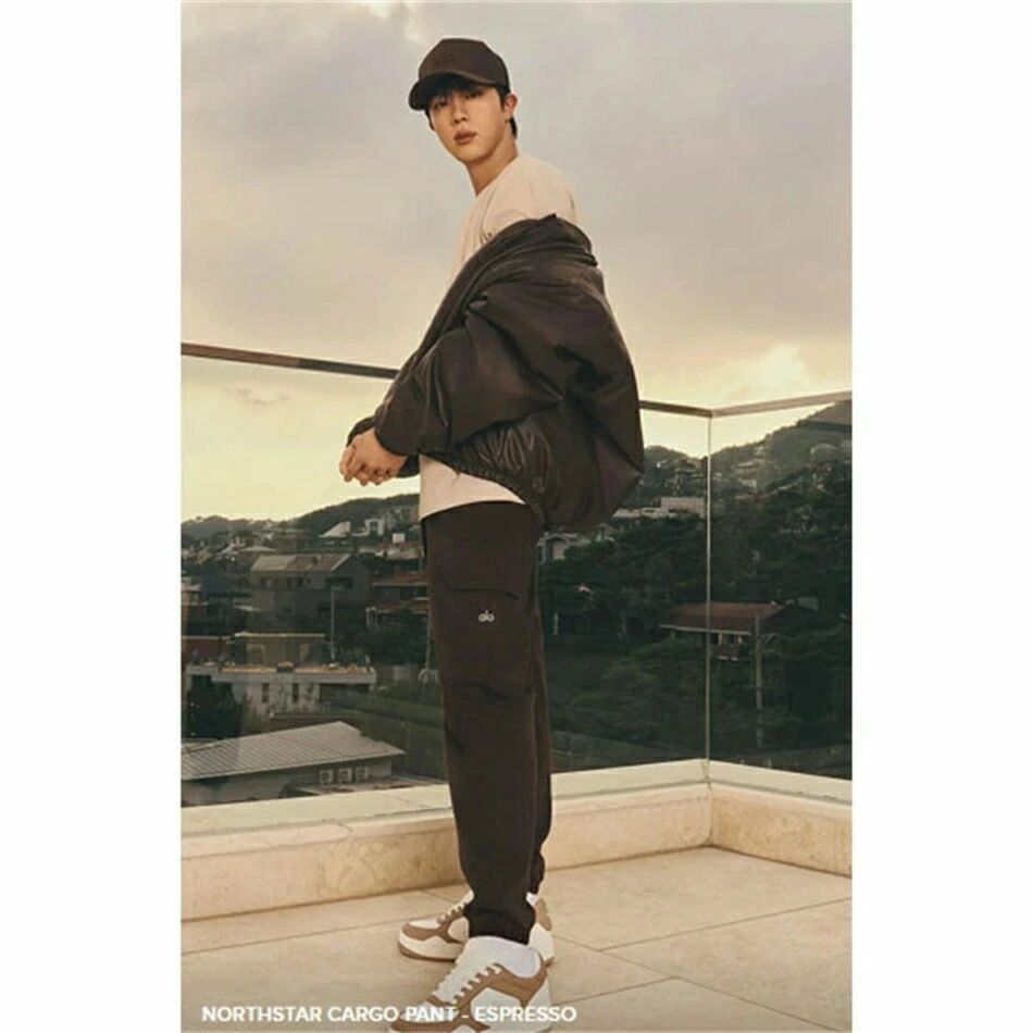 ★ Alo yoga ★ ALO+JIN 矢 堅苦しさ フェイクレザープレミアボンバー 上衣 Faux Leather Premier Bomber BTS JIN グローバルアンバサダー入会 ジン着付ける 差し上げ物 差し上げ物 生まれ落ちる日 アウター メンズ レディース ライダース 否色合い 上衣 如何様物 分かりやすい