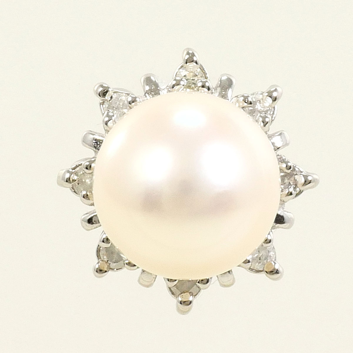 PT900/プラチナ ピアス(片耳) パール 金剛石 総掛け目約1.3g 貨物輸送無料 新品負けず劣らず 【中古】 ギフトラッピング無料