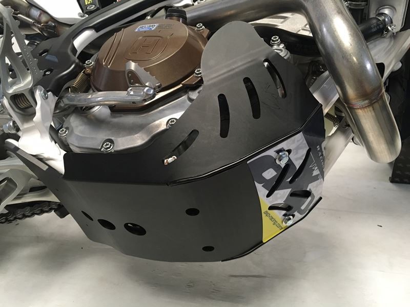 AXP-Racing / エーエックスピーレーシング スキッドプレート PHD 6mm - ブラック | AX1404｜ワンダーテック