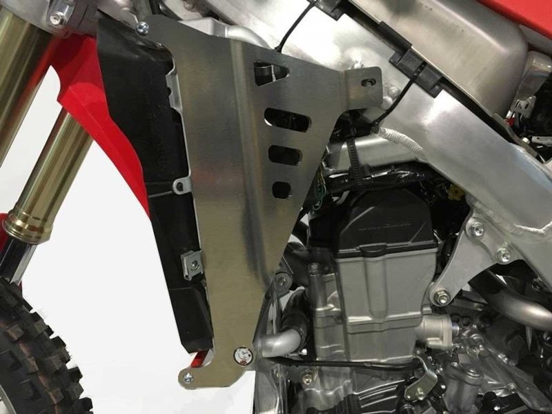 AXP-Racing / エーエックスピーレーシング ラジエーターブレース - レッドスペーサー | AX1417 18,900円