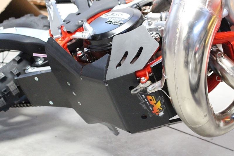 AXP-Racing / エーエックスピーレーシング Xtrem HDPE スキッドプレート - ブラック | AX1461