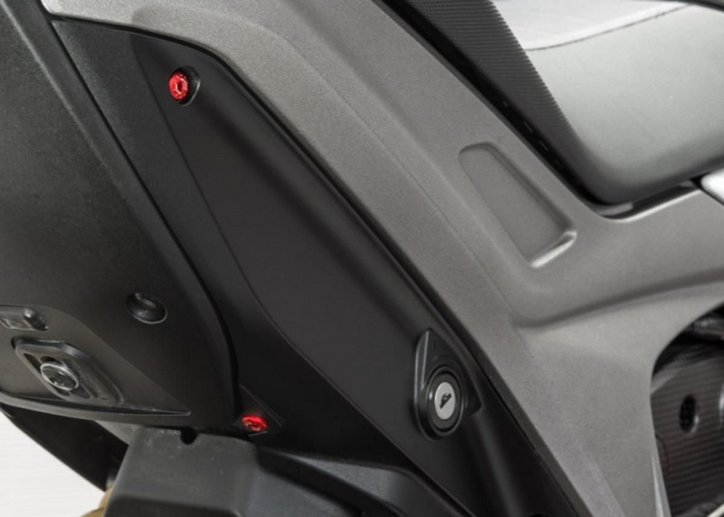 CNC Racing / シーエヌシーレーシング Screws Side Panels And Tail Ducati Hypermotard/Hyperstrada 821/939 レッド | KV317R