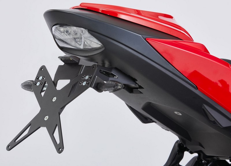 Protech / プロテック ナンバープレートホルダー kit including reflector and plate light - ブラック | 7210054