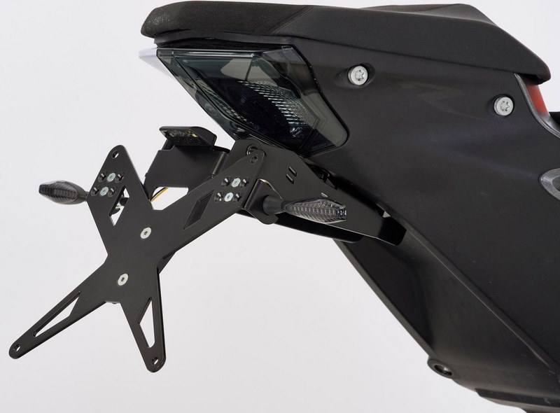 Protech / プロテック ナンバープレートホルダー kit including reflector and plate light - ブラック | 7210088