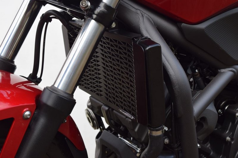 Pyramid Plastics / ピラミッドプラスチック Honda NC 700 X ラジエーターガード マットブラック 2012-20