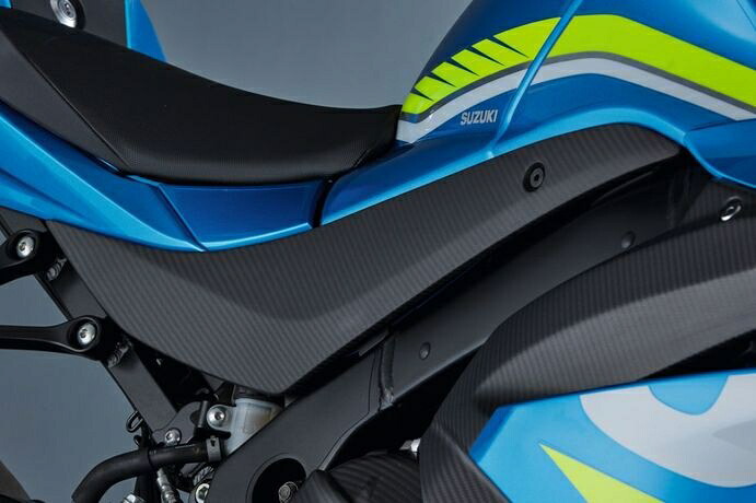Suzuki / スズキ カーボン フレーム カバー RH - マットブラックFinish | 990D0-17K32-CRB｜ワンダーテック 33,410円
