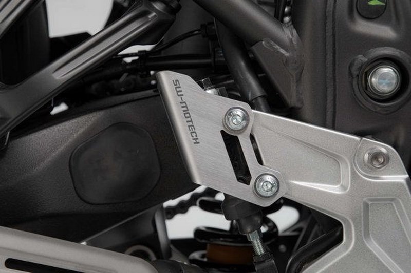 SW-MOTECH / SWモテック ブレーキシリンダーガード シルバー Yamaha テネレ 700 (19-). | BPS.06.799.10000/S