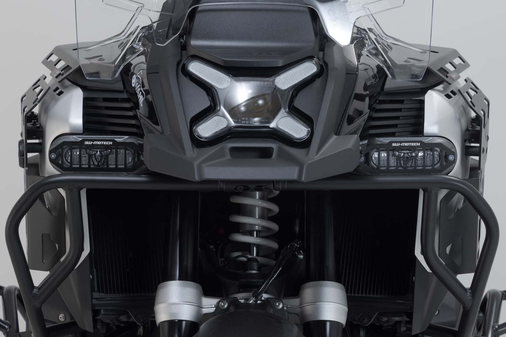 SW-MOTECH / SWモテック 補助ヘッドライト用プロテクション（ブラック）。BMW R 1300 GS Adventure (24-)。 | NSW.07.976.10000/B｜ワンダーテック