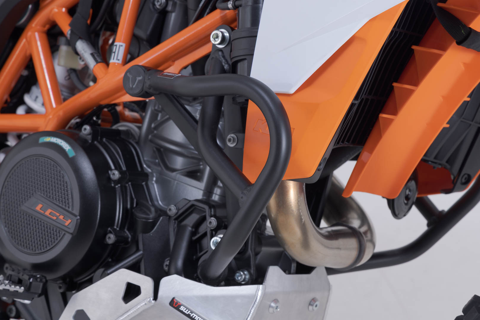 SW-MOTECH / SWモテック ブラック・クラッシュバー。KTM 690 Enduro R (25-)。 | SBL.04.946.10000/B｜ワンダーテック