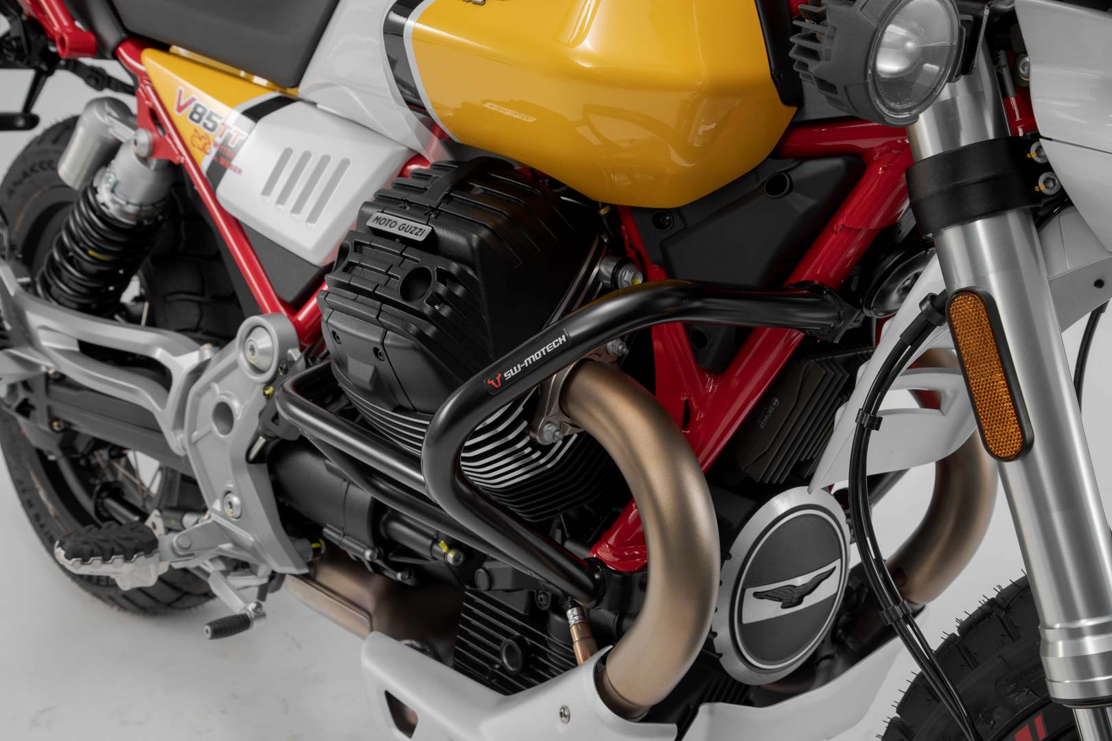 SW-MOTECH / SWモテック クラッシュバー(ブラック)。Moto Guzzi V85 TT/Travel/Strada(19-)。 | SBL.17.925.10001/B|ワンダーテック