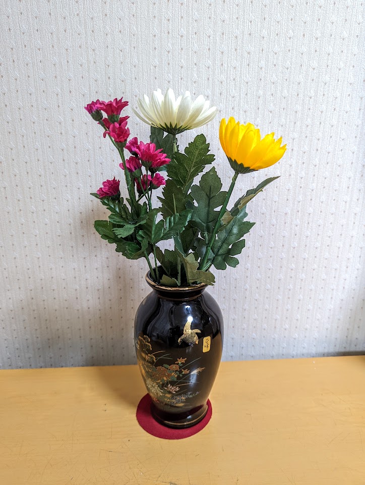 造花 お供えアレンジ お仏壇向けアレンジ 高質感アレンジ 花瓶付 品質一番の