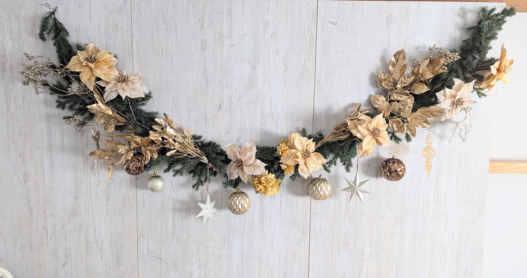 造花　クリスマスガーランド　1.8ｍ　クリスマスデイスプレイ　クリスマス装飾　豪華オーナメント付