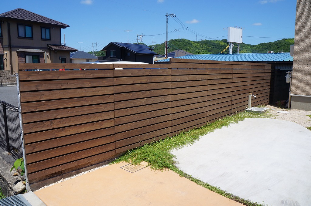 最大93 Offクーポン 枠付きフェンス 横板ｃ 隙間15ミリ 国産杉 上下枠 幅710 800ｍｍ 高さ5ｍｍ 奥行36ｍｍ ボーダーフェンス ウッドフェンス 木製フェンス Diy 目隠し 屋外 オーダー 国内生産 おしゃれ 受注生産 小型商品