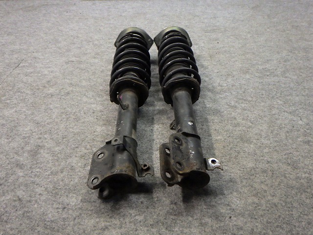 【中古】ムーヴラテ　フロントストラット　ショック　左右　L550S　060418　ダイハツ　251218001 中古 車 パーツ 中古パーツ 中古部品 カスタム 即発送