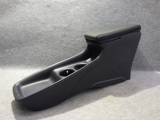 【中古】50系　プリウス　センターコンソール　ZVW50/51　前期　センタースライド式アームレスト　260217202 中古 車 パーツ 中古パーツ 中古部品 カスタム 即発送