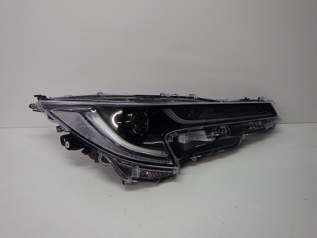 【中古】カローラスポーツ　右ヘッドライト　LED　ZWE　NRE　210/211/214　前期　12-614　B　81105-12L10　コーティング　美品　260205004 中古 車 パーツ 中古パーツ 中古部品 カスタム 即発送 46,310円