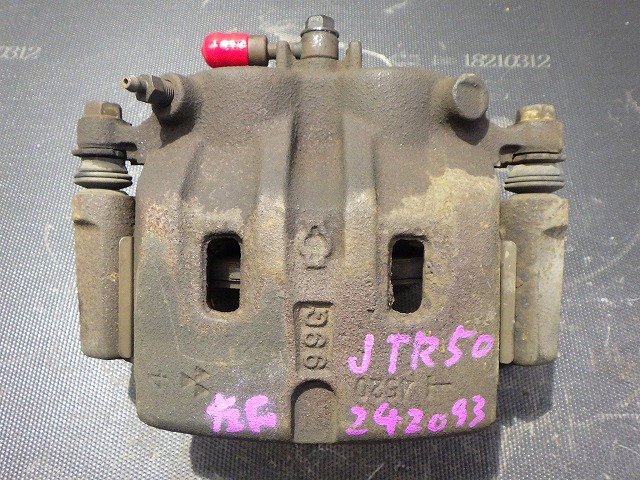 【中古】テラノレグラス　左フロントキャリパー　JTR50　パット2ｍｍ　41011-1Ｗ６００　2ポット　日産　260123205 中古 車 パーツ 中古パーツ 中古部品 カスタム 即発送
