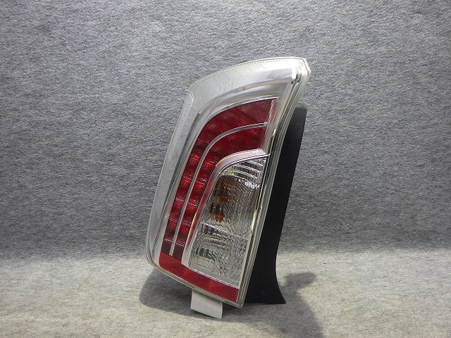 【中古】プリウス　左テール　ZVW30　後期　４７－５５　81560-47170　LED玉切れ無し　260323205 中古 車 パーツ 中古パーツ 中古部品 カスタム 即発送