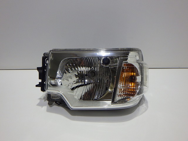 【中古】ミニキャブ 左ヘッドライト ハロゲン U61 U62 W0688 8301C471 コーティング 綺麗 260318006 中古 車 パーツ 中古パーツ 中古部品 カスタム 即発送