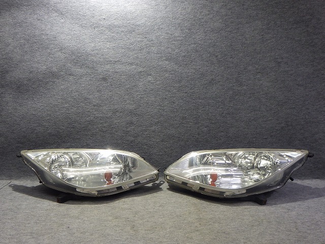 【中古】コルト　ヘッドライト　左右　ハロゲン　Z21/25A　P2970　5　8301A237/238　ミツビシ　260302211 中古 車 パーツ 中古パーツ 中古部品 カスタム 即発送