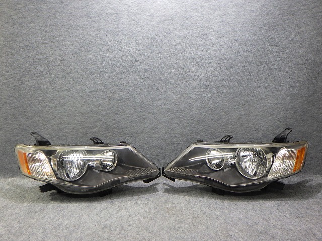 【中古】アウトランダー　ヘッドライト　左右　HID　CW5W　前期　P5585　B　8301A697　260408012 中古 車 パーツ 中古パーツ 中古部品 カスタム 即発送