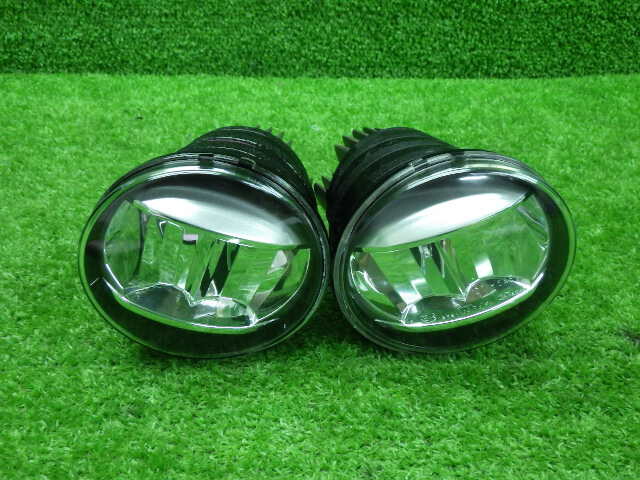 【中古】★コーティング加工済★　トヨタ　80系　ヴォクシー　LED　フォグランプ　左右セット　チェックOK　201009204 中古 車 パーツ 中古パーツ 中古部品 カスタム 即発送