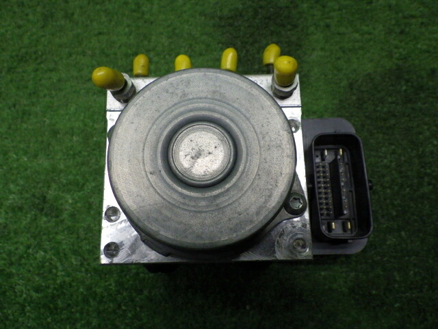 【中古】トヨタ ZRT265 プレミオ ABS アクチュエーター 201112028 中古 車 パーツ 中古パーツ 中古部品 カスタム 即発送