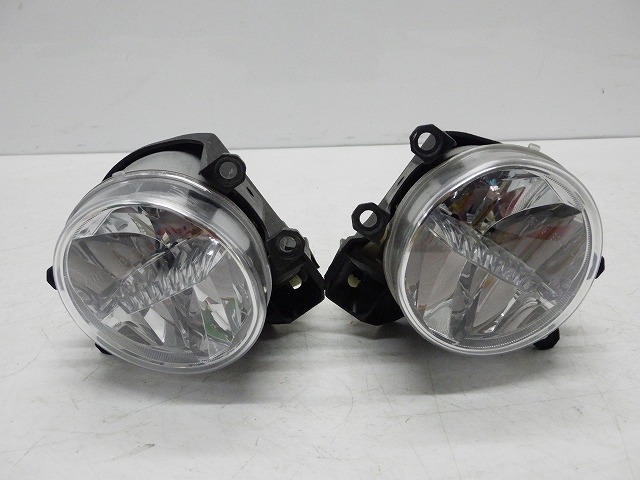 【中古】★コーティング加工済★　トヨタ　210系　クラウン　アスリート　ハイブリッド　LED　フォグランプ　左右セット　30-413　220917086 中古 車 パーツ 中古パーツ 中古部品 カスタム 即発送 8,238円