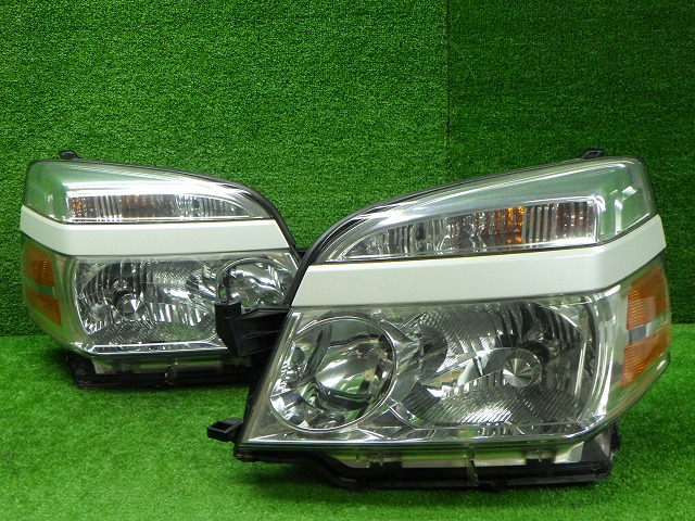 TKR★トヨタ　ボクシー　左側（助手席側）ヘッドライトAssy ngp-parts-o-store_90200-23000648