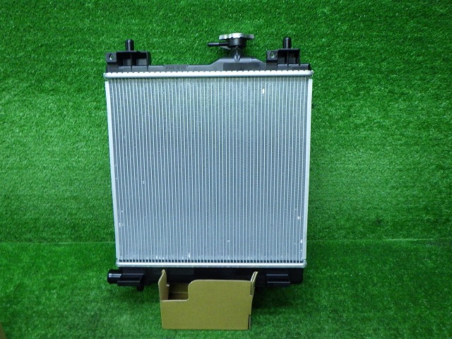 【中古】未使用品 スズキ 純正 ラジエーター 17700-50M10 240709045 中古 車 パーツ 中古パーツ 中古部品 カスタム 即発送