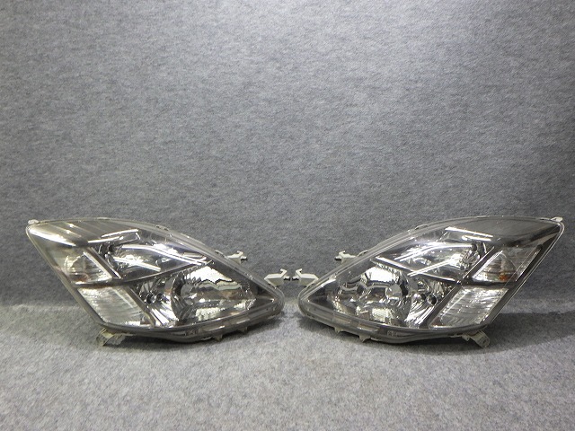 【中古】アイシス　ヘッドライト　左右　HID　ANM10/15　前期　44-61　C　81150-44310　260408021 中古 車 パーツ 中古パーツ 中古部品 カスタム 即発送 5,234円