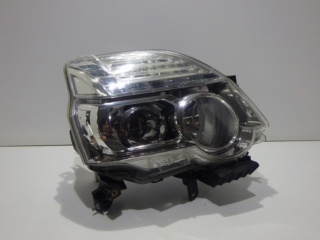 【中古】エクストレイル 右ヘッドライト HID T31/NT31 後期 1849W 26010-3UB5A コーティング 260221222 中古 車 パーツ 中古パーツ 中古部品 カスタム 即発送