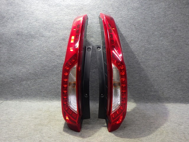【中古】エクストレイル　テール　左右　T31　NT31　後期　220-23308　26650/26555-3UB0A　260304223 中古 車 パーツ 中古パーツ 中古部品 カスタム 即発送 8,432円