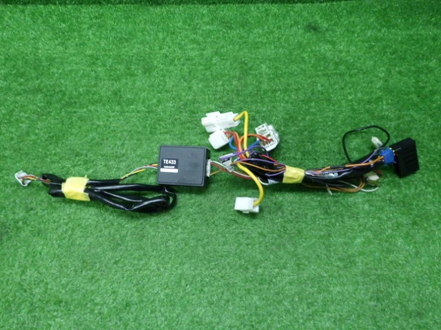 【中古】カーメイト　TE433　TE106　車種別ハーネス　イモビアダプター　230526002 中古 車 パーツ 中古パーツ 中古部品 カスタム 即発送