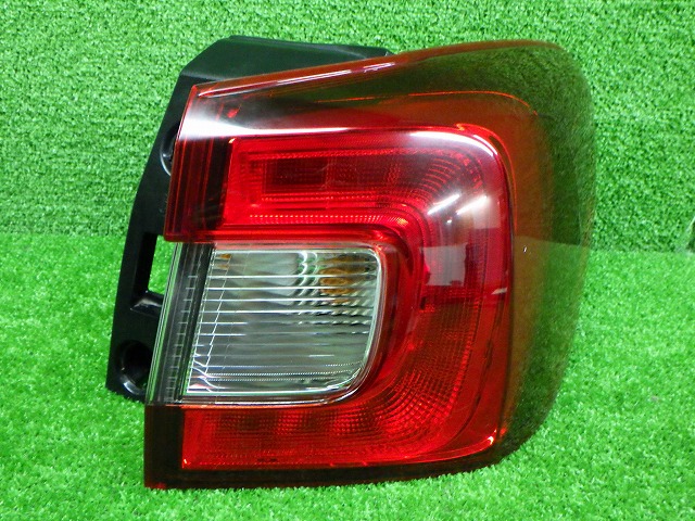 【中古】スバル　VM4　レヴォーグ　LEDOK　右外　テールレンズ　D125　230706127 中古 車 パーツ 中古パーツ 中古部品 カスタム 即発送