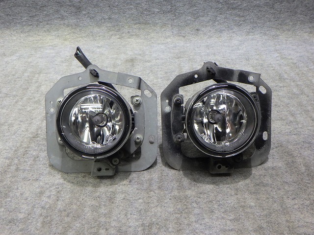 【中古】デリカD5 フォグランプ左右 CV　前期 AOKI0894 A047436 260401024 中古 車 パーツ 中古パーツ 中古部品 カスタム 即発送