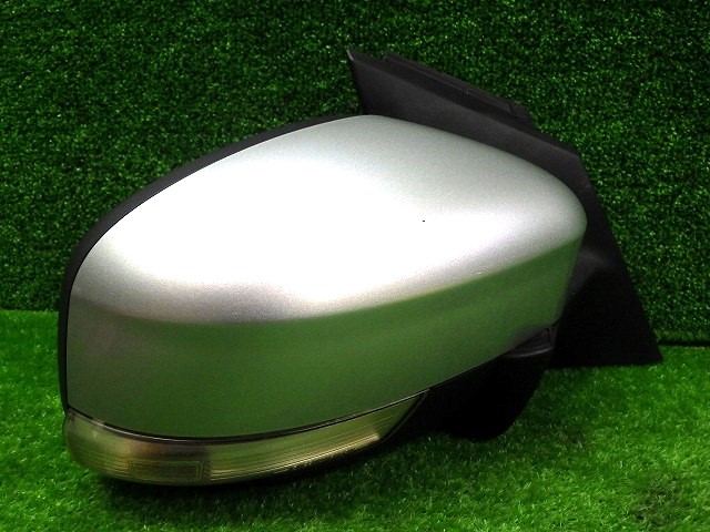 【中古】フォード MPBMGD フォーカス 右ドアミラー 8P カラーシルバー系 250207125 中古 車 パーツ 中古パーツ 中古部品 カスタム 即発送
