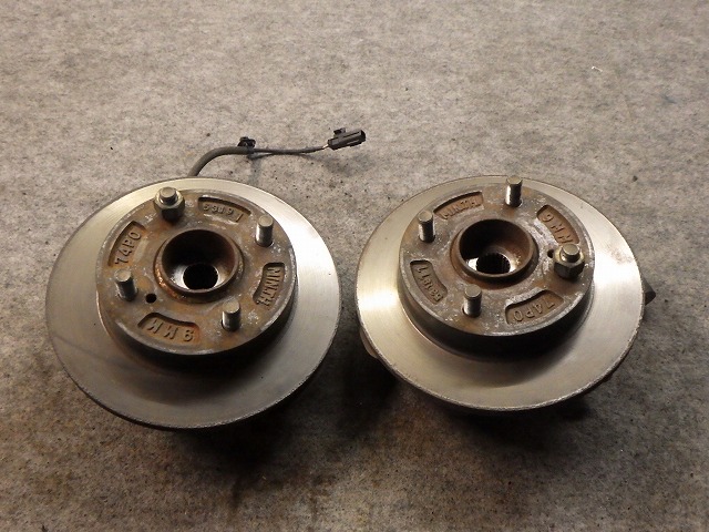 【中古】アルト　フロント　ナックルハブ　左右　HB35S　スズキ　260115226 中古 車 パーツ 中古パーツ 中古部品 カスタム 即発送