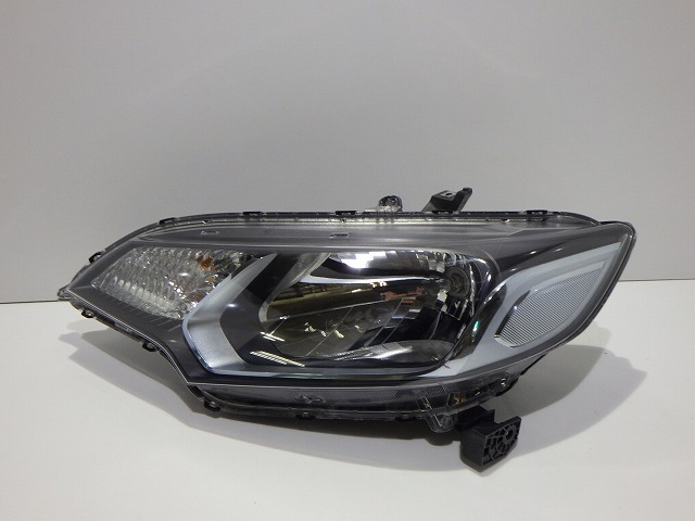 【中古】綺麗 ★コーティング加工済★ GP5 GP6 フィットハイブリッド 前期 左ヘッドライト ハロゲン W0349 1 250516028 中古 車 パーツ 中古パーツ 中古部品 カスタム 即発送