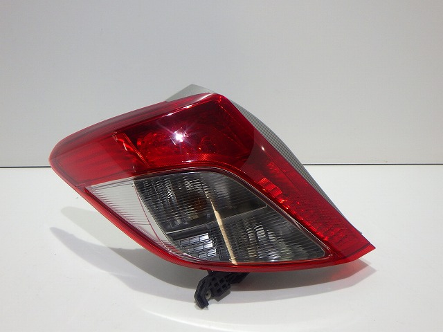 送料無料】【中古】タフト 左ヘッドライト LED LA900S/LA910S 100