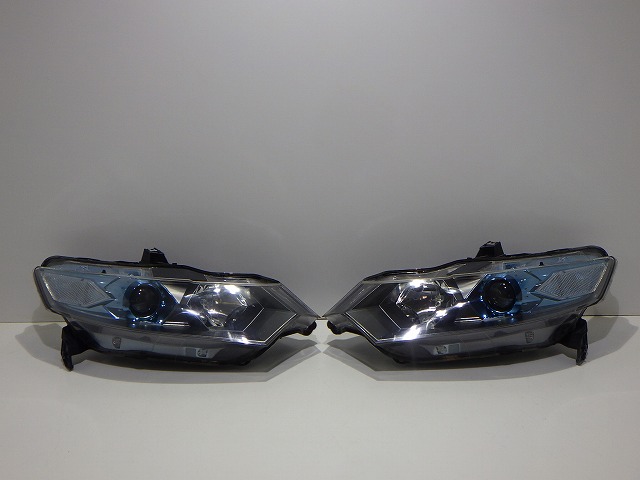 【中古】インサイト ヘッドライト左右 HID ZE2 前期 100-22878 H 33101/33151-TM8-J11 コーティング 260122030 中古 車 パーツ 中古パーツ 中古部品 カスタム 即発送