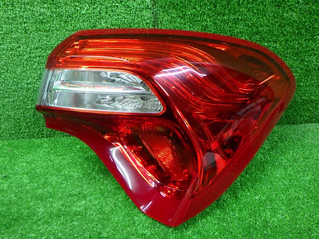 【中古】シトロエン　DS5　年式不明　右外　テールレンズ　240130133 中古 車 パーツ 中古パーツ 中古部品 カスタム 即発送
