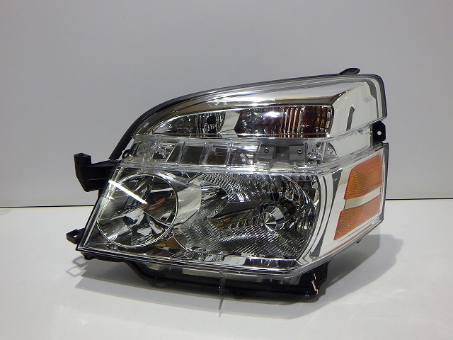 【中古】60系 ヴォクシー 左ヘッドライト HID AZR60/65 後期 28-183 V1 81185-28B10 コーティング 綺麗 260225033 中古 車 パーツ 中古パーツ 中古部品 カスタム 即発送