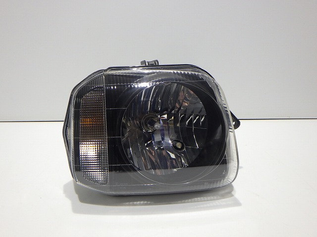 【中古】ジムニー 右ヘッドライト ハロゲン JB23W レベ付 100-32647 L 35120-81A80 コーティング 260415034 中古 車 パーツ 中古パーツ 中古部品 カスタム 即発送