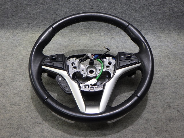 【中古】ソリオ 純正ステアリング MA36S 2019年 レザー ハンドル スイッチ付 260306037 中古 車 パーツ 中古パーツ 中古部品 カスタム 即発送