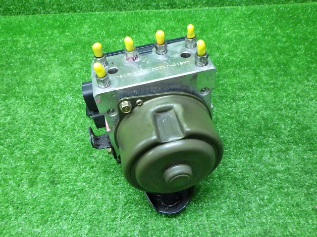 【中古】トヨタ　AE114　スプリンターカリブ　ABSアクチュエーター　2000年4月　240606040 中古 車 パーツ 中古パーツ 中古部品 カスタム 即発送