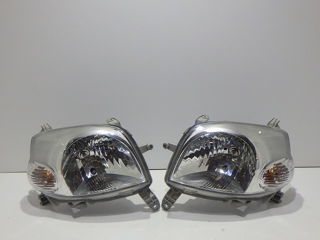 【中古】エッセ ヘッドライト左右 ハロゲン L235S L245S 100-51824 81150/81110-B2230 コーティング 260409242 中古 車 パーツ 中古パーツ 中古部品 カスタム 即発送