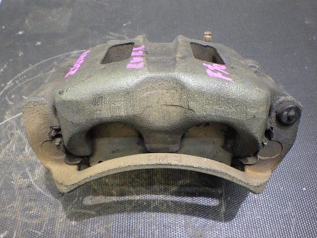 【中古】MPV 右 フロント キャリパー LVLR 1996年 パット7ミリ S1Z1-33-98Z マツダ 260121043 中古 車 パーツ 中古パーツ 中古部品 カスタム 即発送 10,038円