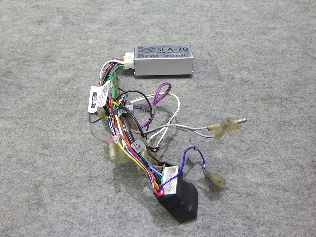【中古】BEAT-SONIC SLA-70 サウンドアダプター ビートソニック トヨタ車 14ピン 15ピン マーク2 プラド ハイエース 260327045 中古 車 パーツ 中古パーツ 中古部品 カスタム 即発送