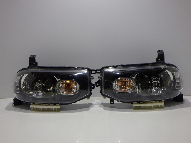 【中古】キューブ ヘッドライト左右 HID Z12 NZ12 P8191 ZE 26010/26060-1FA1B/C コーティング 251218046 中古 車 パーツ 中古パーツ 中古部品 カスタム 即発送